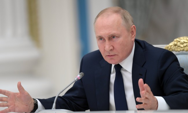 Въпрос на чест или принуда: Слугуваме ли на Путин?