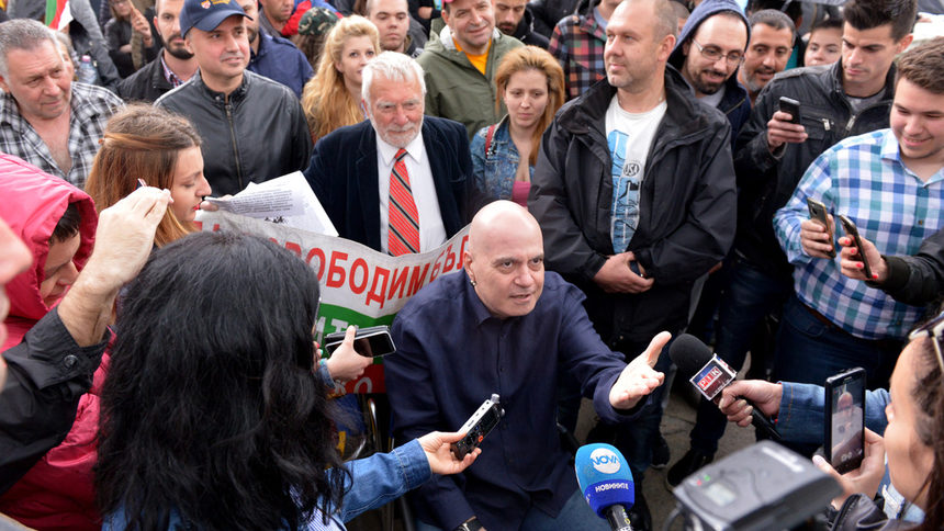 Само за 15 месеца Слави изгуби половин милион свои избиратели, но - разбра ли къде сгреши