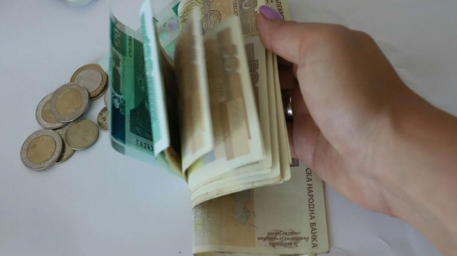 Защо минималната работна заплата се превърна в такъв шумен търг по популизъм?