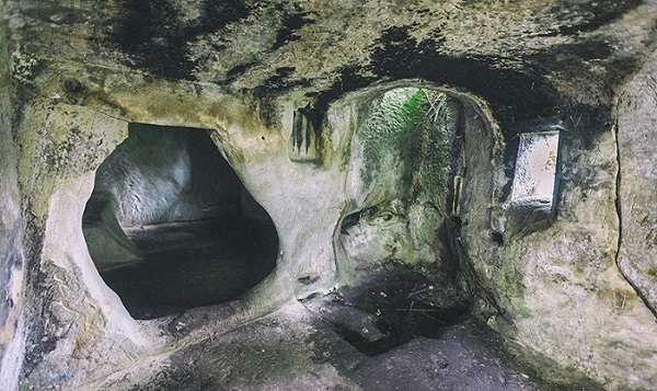 Впечатляващите пещери на древни гиганти в Румъния
