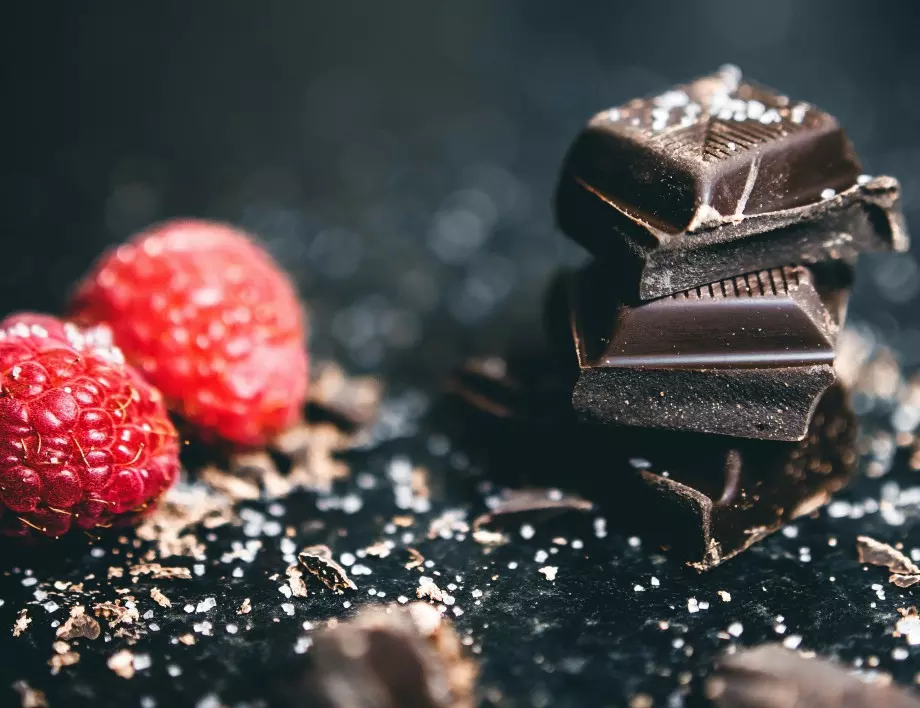 Учени: Хората, които ядат шоколад 1 път седмично, са с по-нисък риск от това заболяване