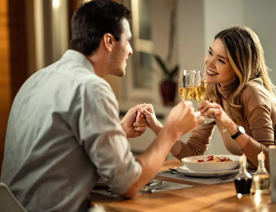 Ето как формата и материалът на масата за хранене влияят на отношенията в семейството
