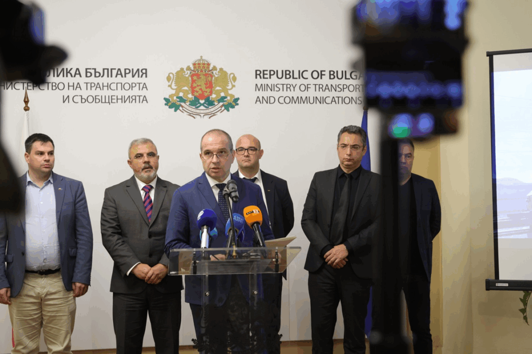 Вицепремиерът Караджов: Договорихме допълнителни 517 млн. лева за жп транспорт по ПВУ